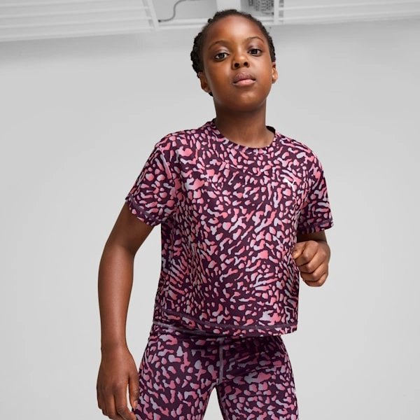 ¡PUMA TRAIN FAVORITE! Camiseta corta y audaz para niños grandes. ¡Estilo y diversión garantizados!